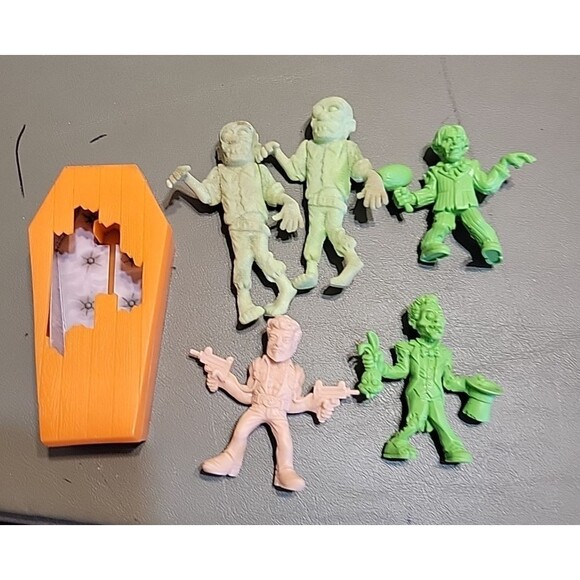 Jakks Pacific S.L.U.G. SLUG ZOMBIES Lot Green & Flesh Mini Figures Lot - Picture 8 of 9